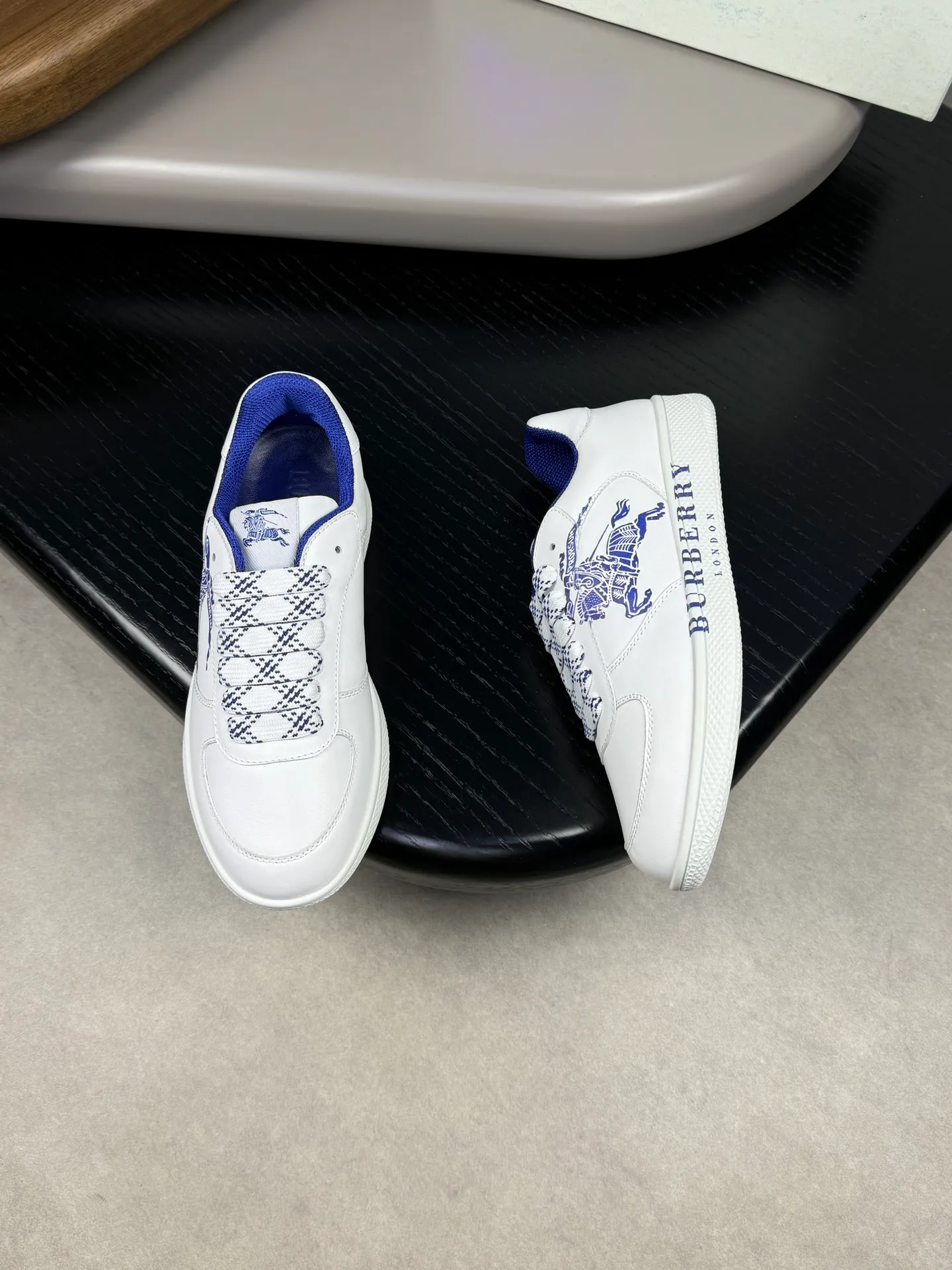 p420💰Men's shoes [BURBERRY] Burberry - High-end quality original order 🔍🔍🔍 - Upper: imported 🔝 Napa calfskin, 3D color printed brand totem on shoe body, tongue brand cloth label, heel air-pressure brand totem - Inner: canvas lining, feet; water-dyed cowhide - Outsole: ultra-light TPR rubber; two-color molded outsole -Ultra-high quality control and fine workmanship: outstanding (high-end, extravagance, grade) -Size: 38-44 (45, 46, can be customized)